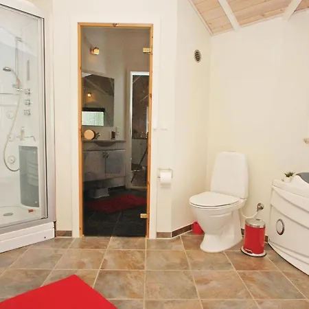 Beautiful Home In Aabenraa With Kitchen Nyaraló *